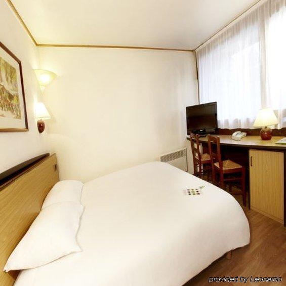 Hotel Campanile Reims Ouest - Tinqueux Exterior foto